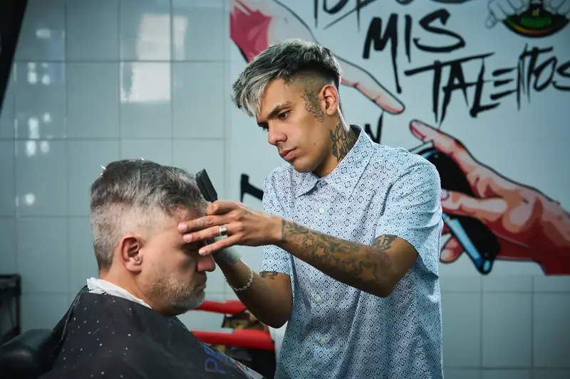 Barbero revisando la simetría del corte